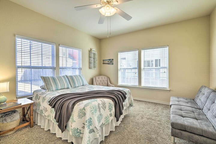 Walk to Lake: Family Gem w / Pool Access in Afton