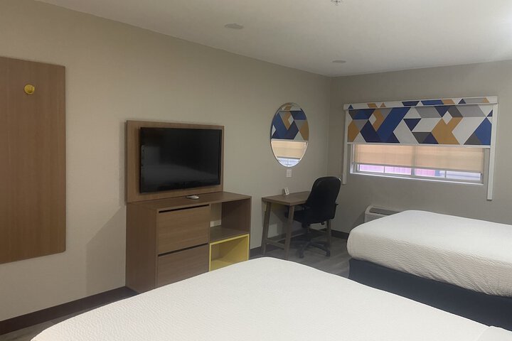 Room 27 of 33
