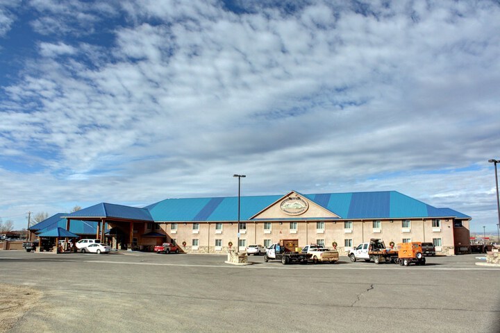 Blue Mountain Inn & Suites