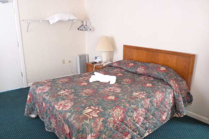 Room 11 of 34