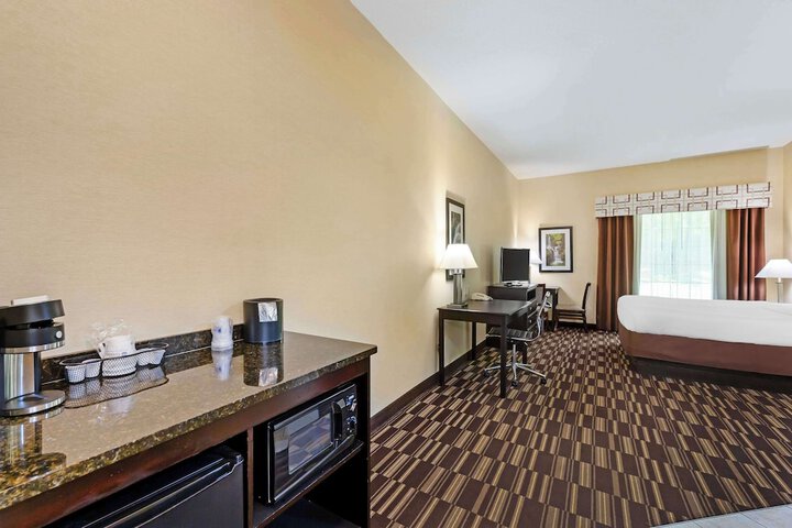 Best Western Plus Victor Inn & Suites