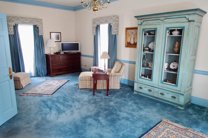 Room 12 of 27