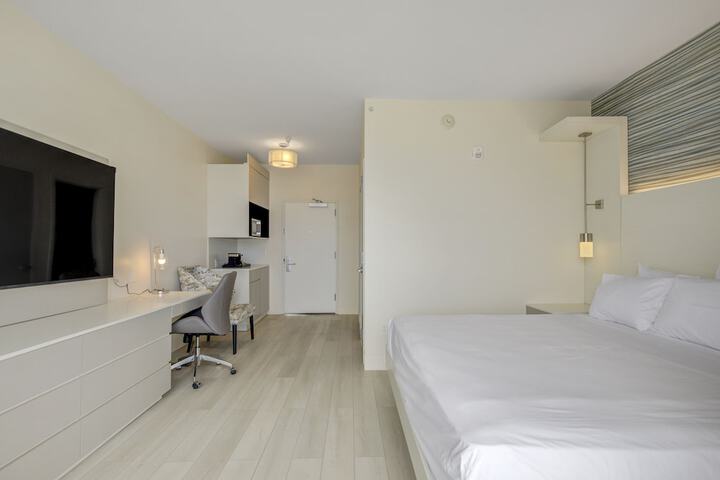 Room 17 of 65