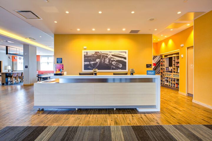 Hampton Inn & Suites Boston / Waltham