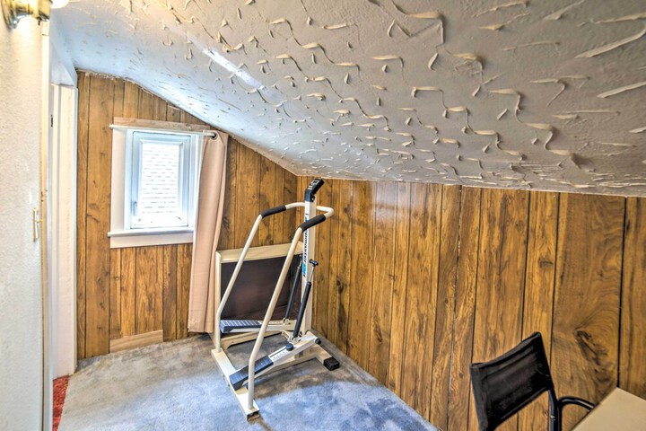 Cozy Ishpeming Cottage w / Lake & Park Views!
