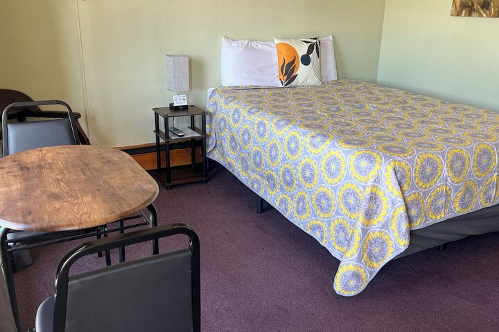 Midtown Inn & Suites