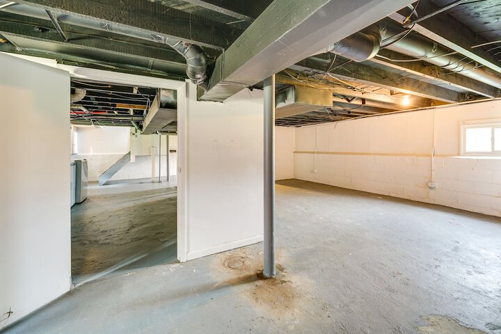 Pet-friendly Home w / Yard Near Downtown Royal Oak