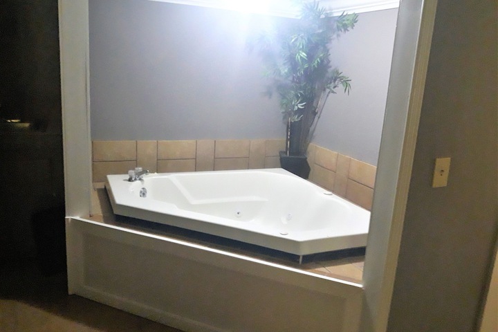 Hot Tub 72 of 75