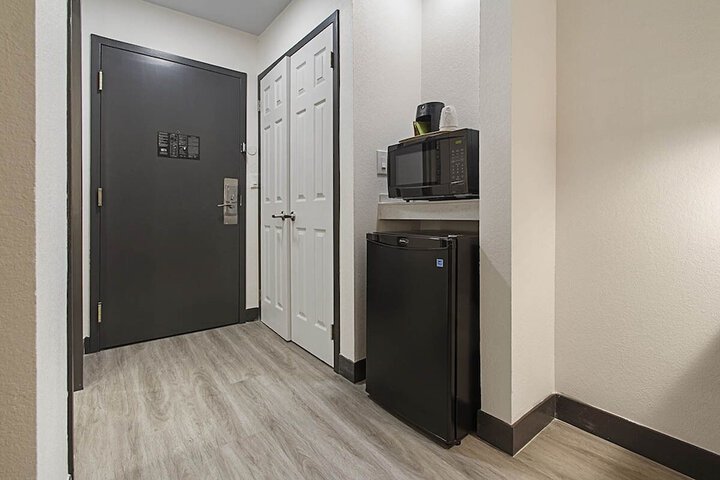 Room 8 of 31
