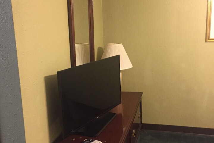 Room 11 of 35