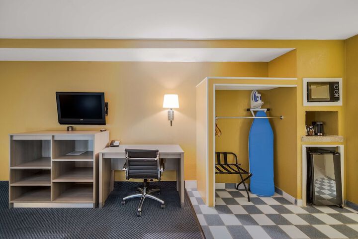 Room 16 of 47