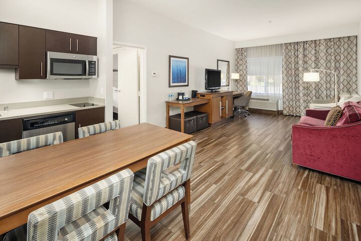 Hampton Inn & Suites Seattle-North / Lynnwood