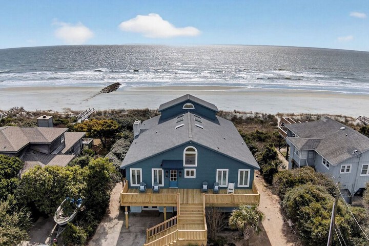 Lighthouse by Avantstay Beachfront View Home w / Pool Table & Ping Pong