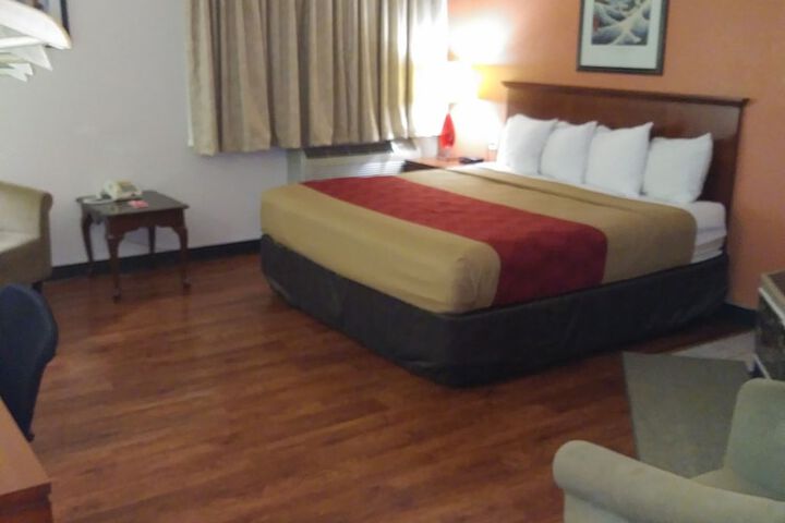 Room 77 of 100