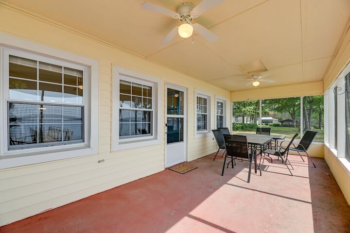 Riverfront Edenton Condo w / Porch & Water Views!