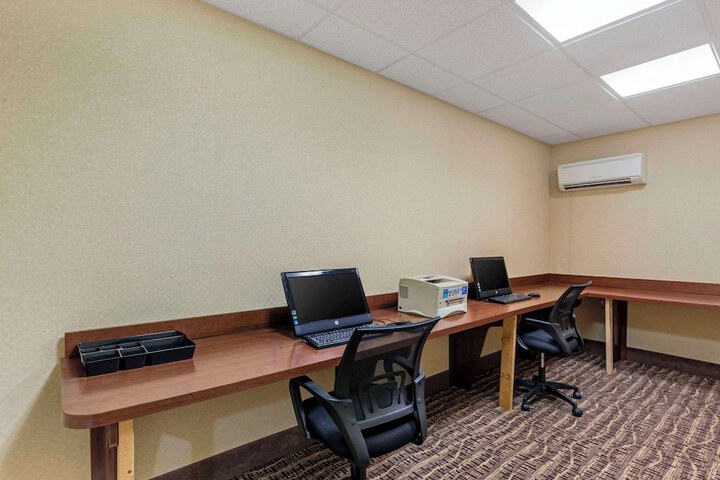 Business Center 40 of 40
