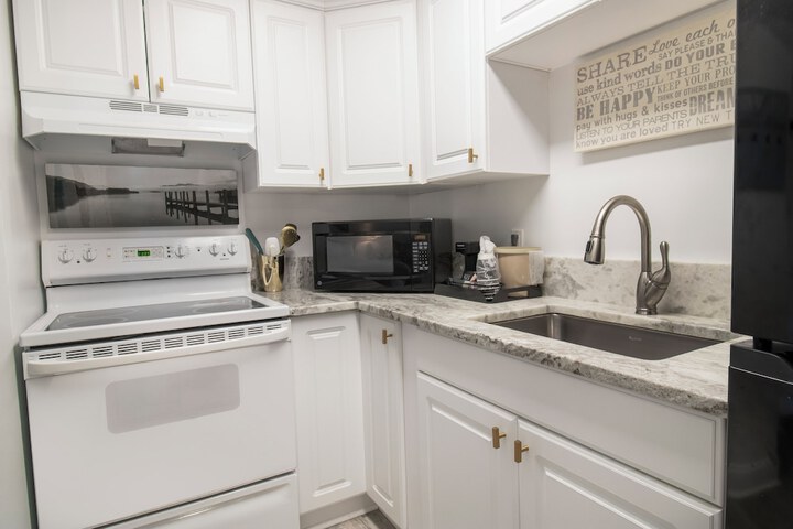 The Oceanfront Litchfield Inn