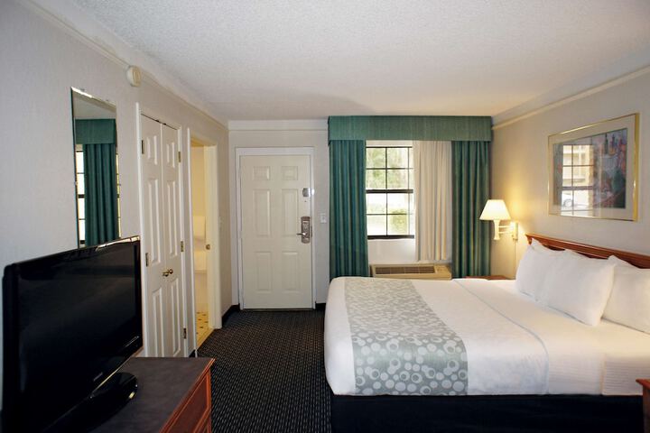 Room 16 of 40