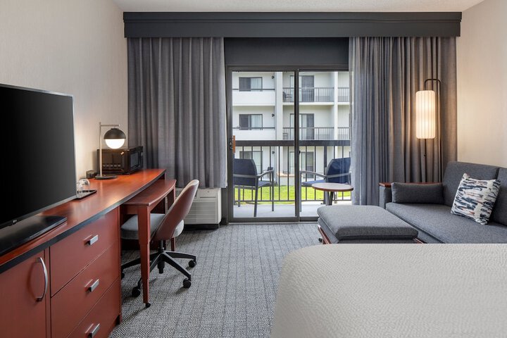 Courtyard Chicago Waukegan Gurnee