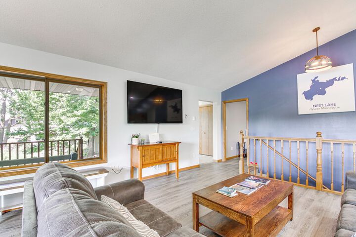 Private Lakefront Cabin w / Hot Tub Deck & Views