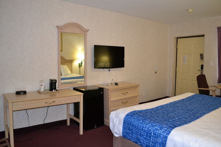 Room 25 of 38