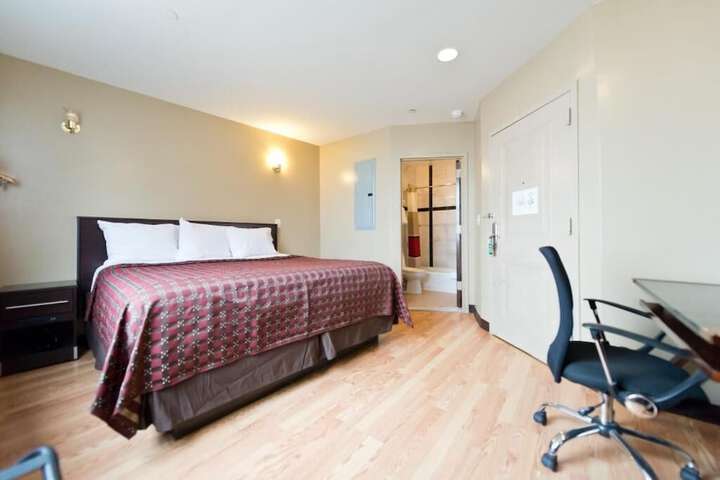 Room 21 of 40