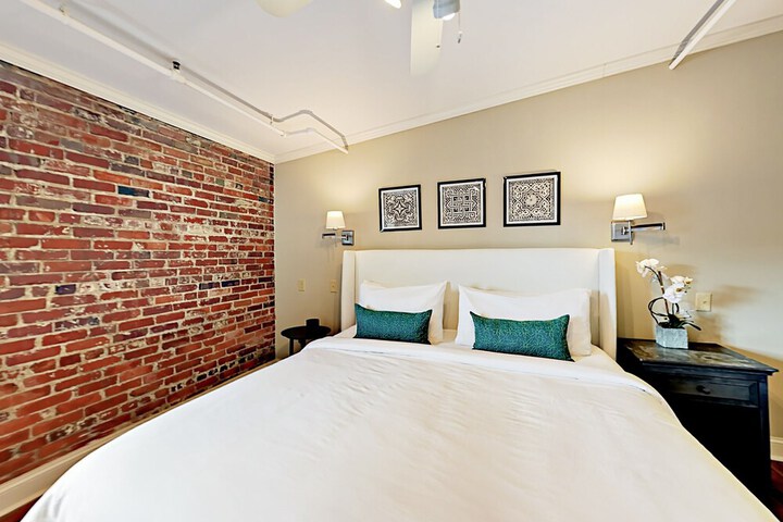 Room 7 of 25