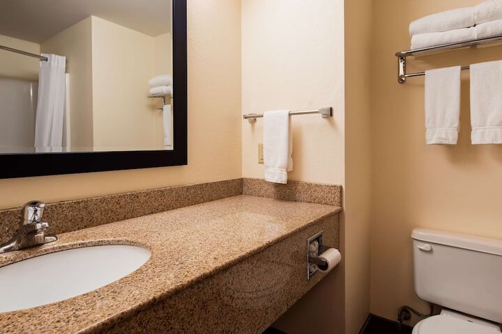 Best Western Nittany Inn Milroy