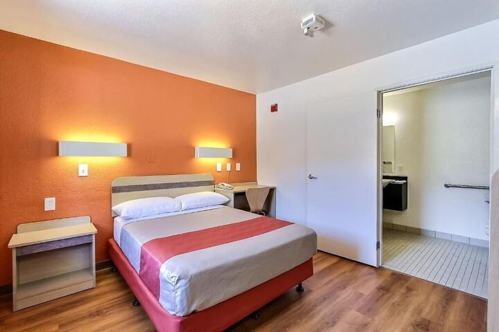 Room 33 of 39