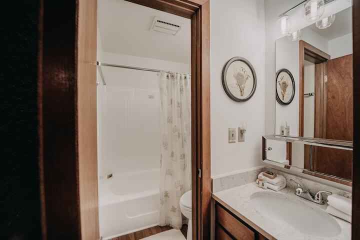 84SW - Sauna - Soaker Tub - Fireplace - Sleeps 6