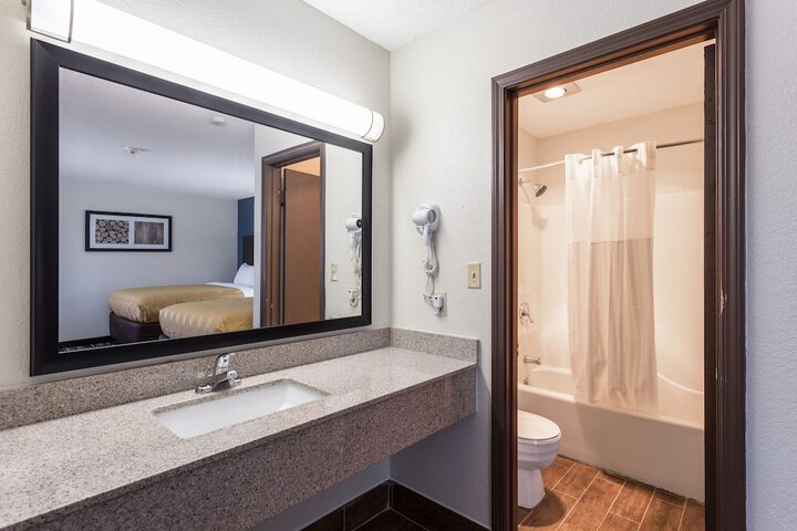 Room 13 of 19