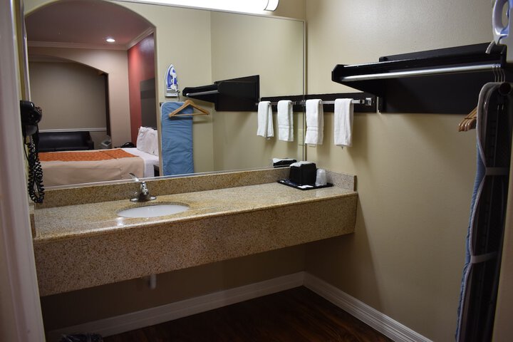 Room 6 of 26