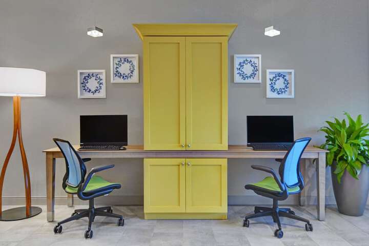 Business Center 44 of 45