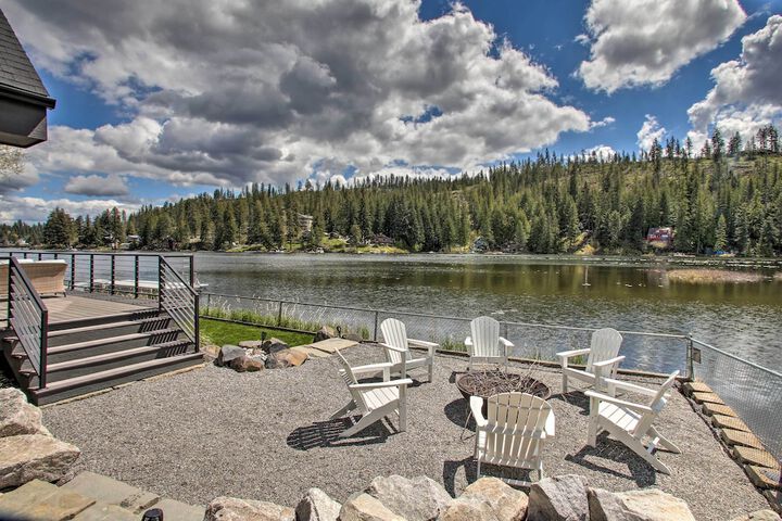 A Contemporary Dream: Lakefront Rathdrum Oasis!