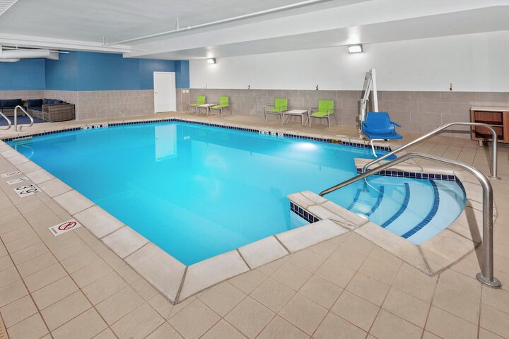 Holiday Inn Express & Suites Chicago West - OHare Arpt Area by IHG