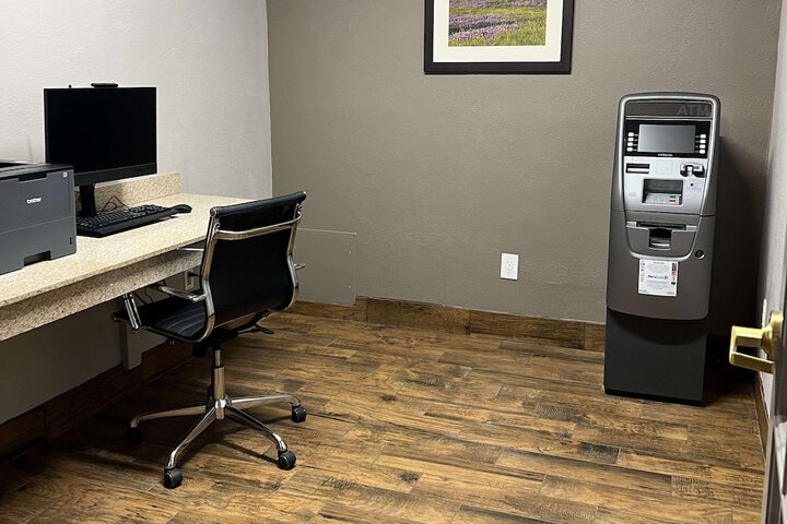 Business Center 33 of 33
