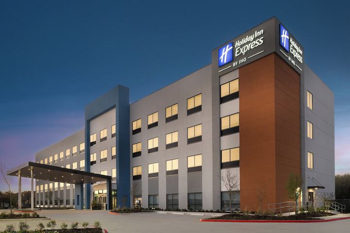 Holiday Inn Express & Suites DFW Airport Southwest - Euless