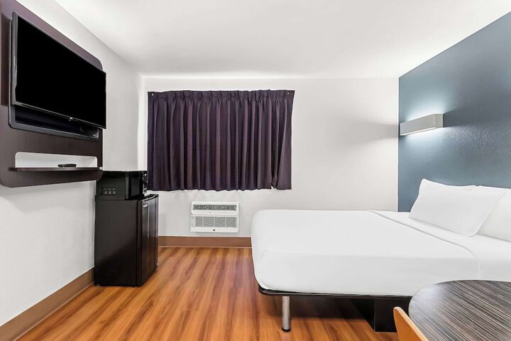 Room 34 of 40