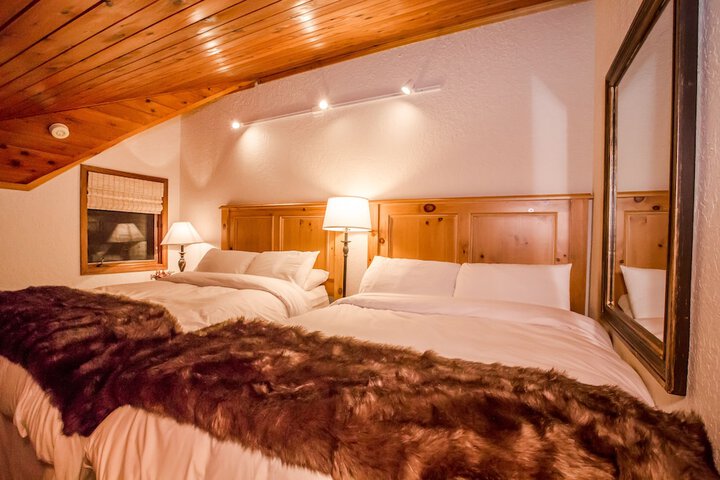 Room 33 of 60