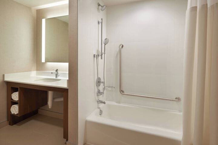 Room 10 of 24