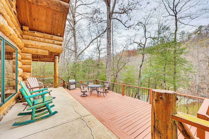 Fish Boat & Hike: Pet-friendly Cabin in Arkansas