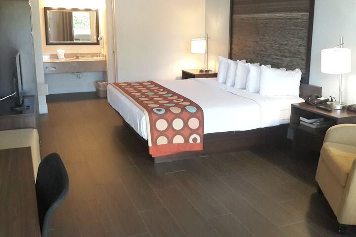 Room 37 of 77