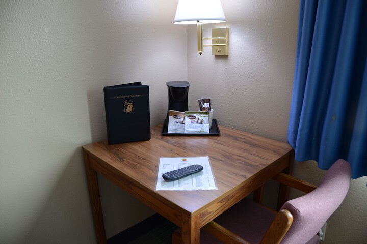 Room 27 of 38