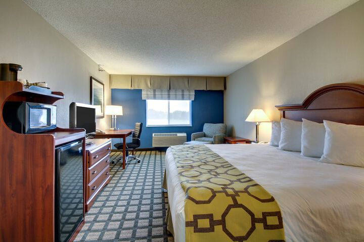 Baymont by Wyndham Galesburg