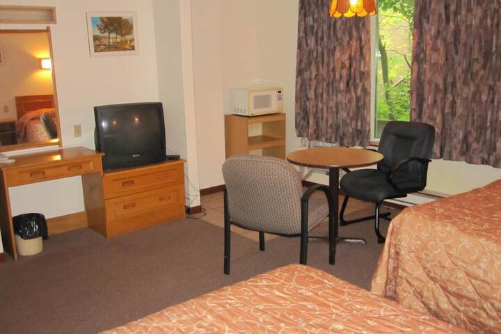 Room 13 of 16