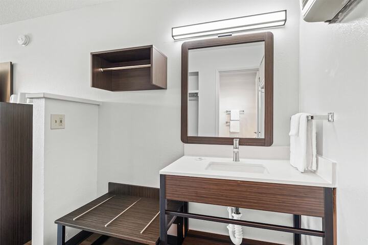 Room 32 of 34