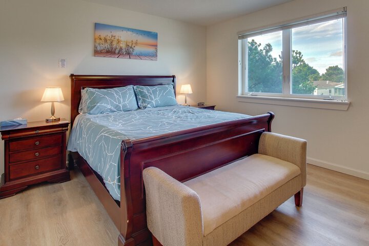 Spacious Bandon Getaway - 2 Blocks to Ocean!