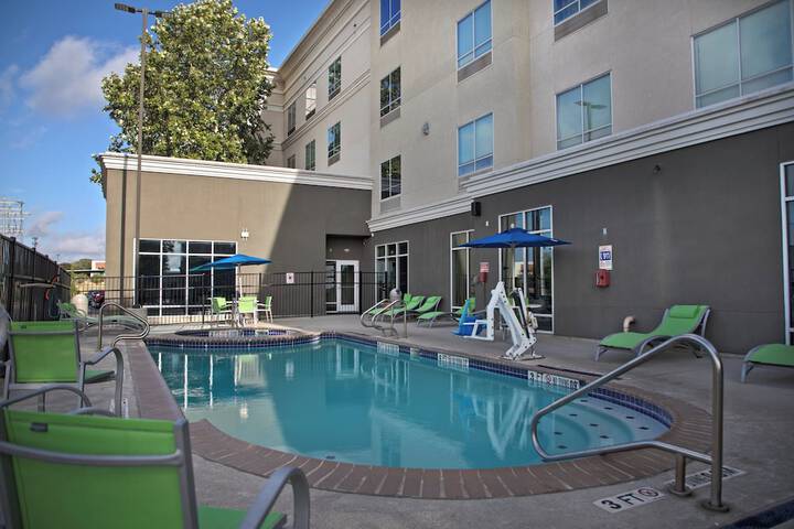 Pool 7 of 38