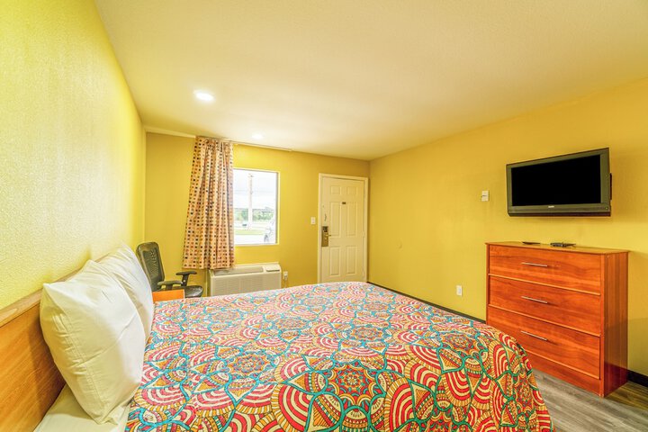 Regency Inn by OYO Rockdale TX
