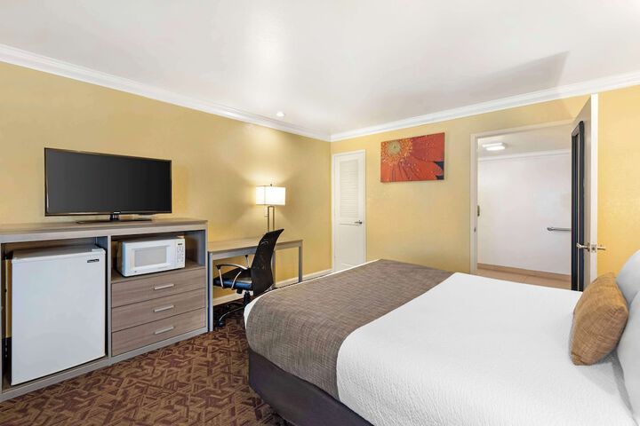Room 10 of 39